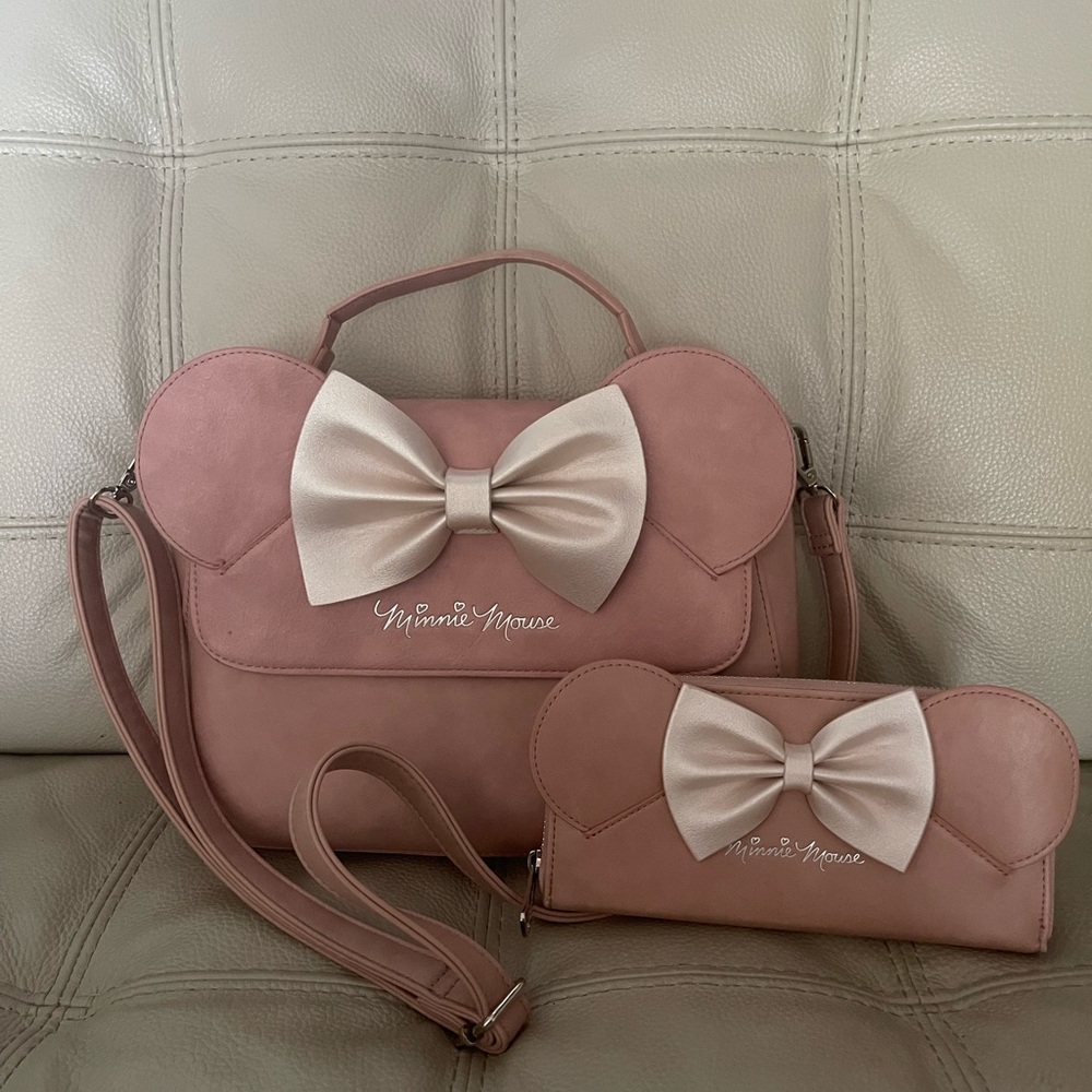 Disney loungefly Minnie Mouse cross body and wallet set